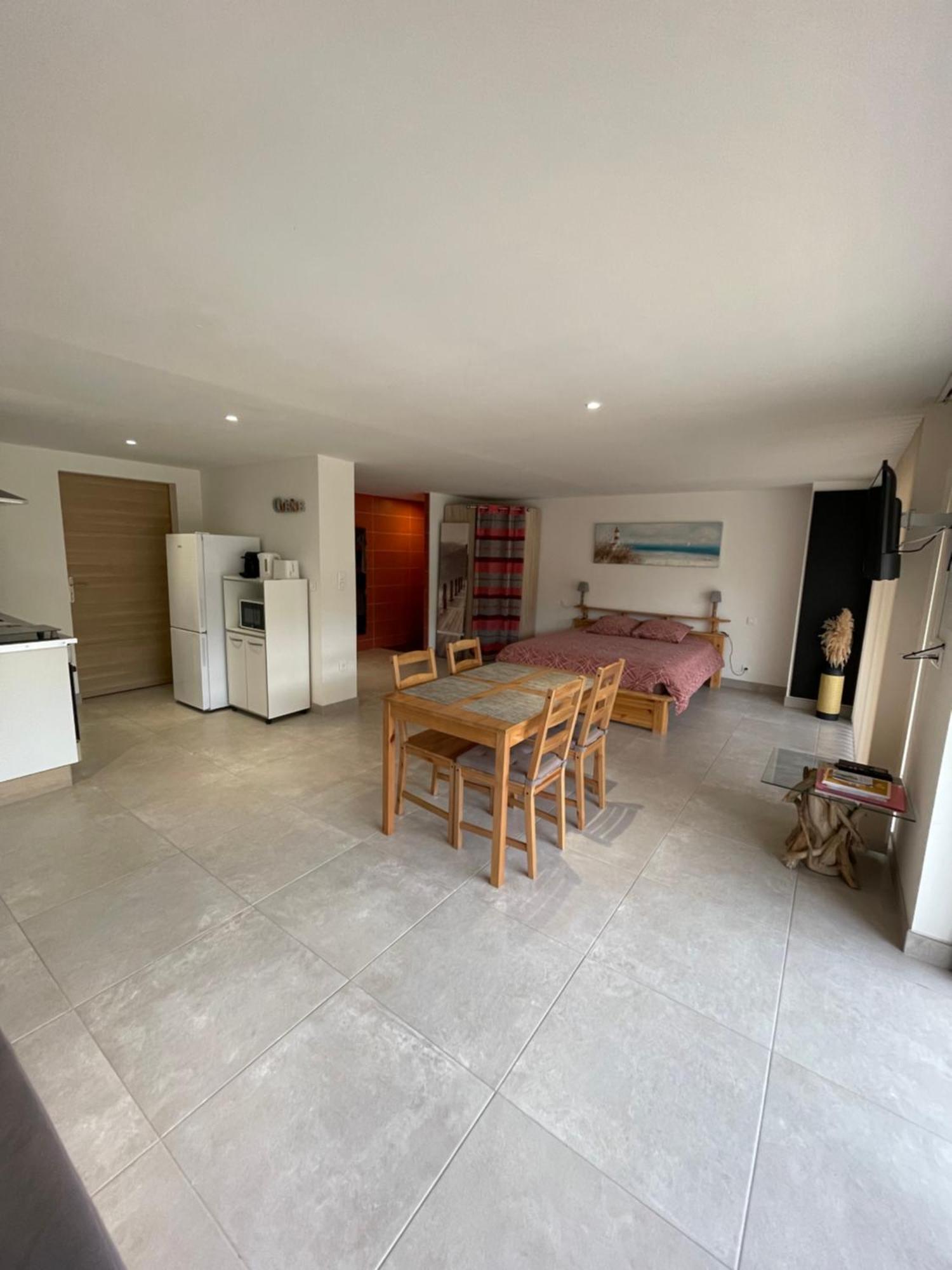 Studio 40M2 Avec Terrasse Le Mas De Lauriane Saintes-Maries-de-la-Mer Eksteriør bilde